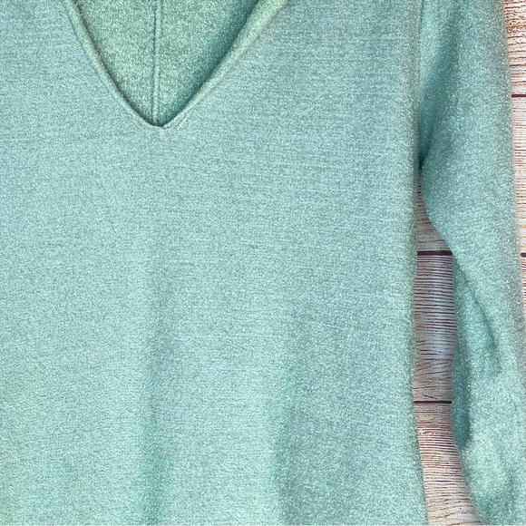 Barefoot Dreams Hooded V-Neck Pullover Top - Picture 2 of 5